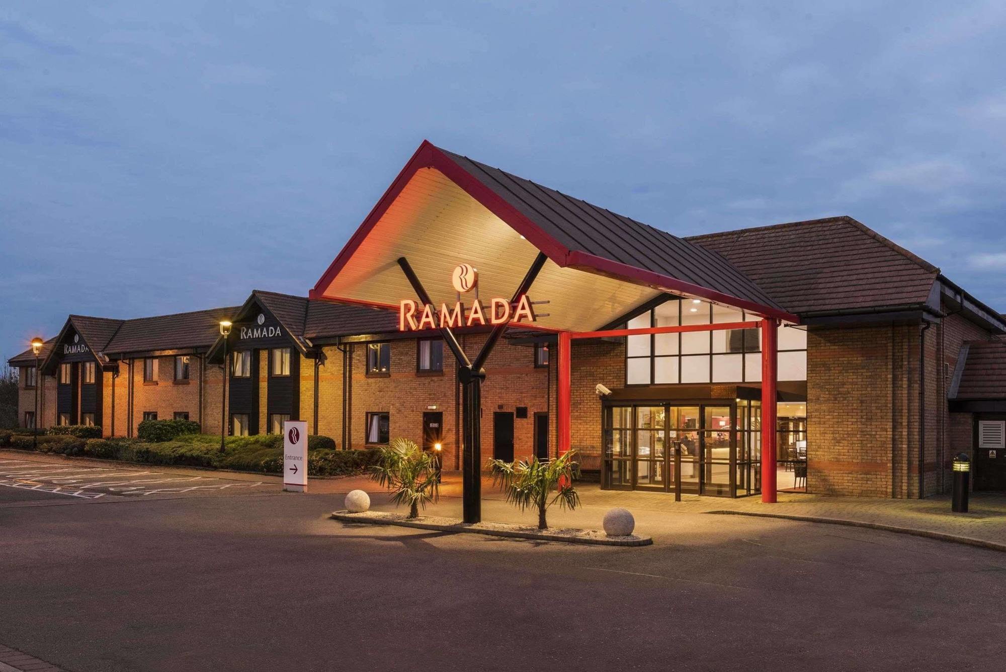 Готель Ramada Cambridge Екстер'єр фото